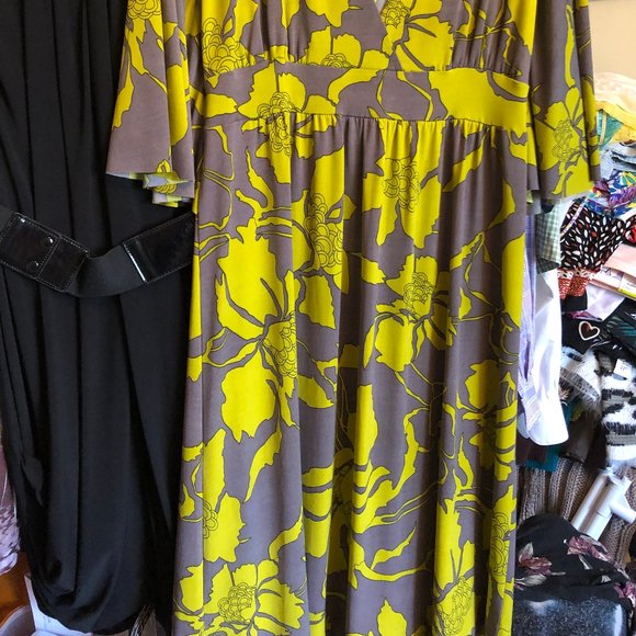 Lux Medium Floral Dress - Picture 2 of 4